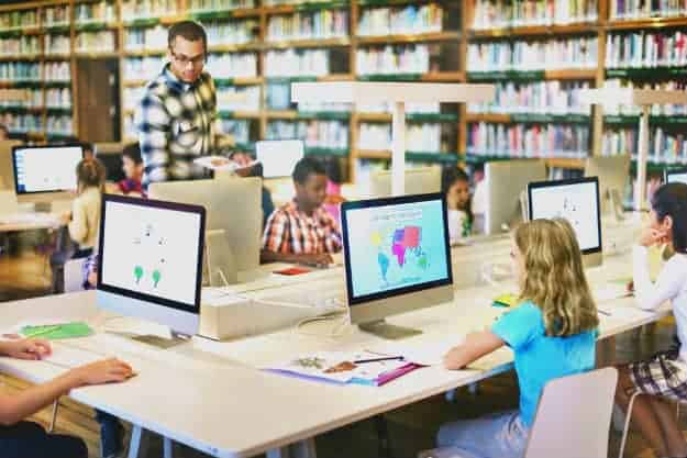 Technology allows teachers and students to track performance openly | 7 Ways On How Technology Benefits Education