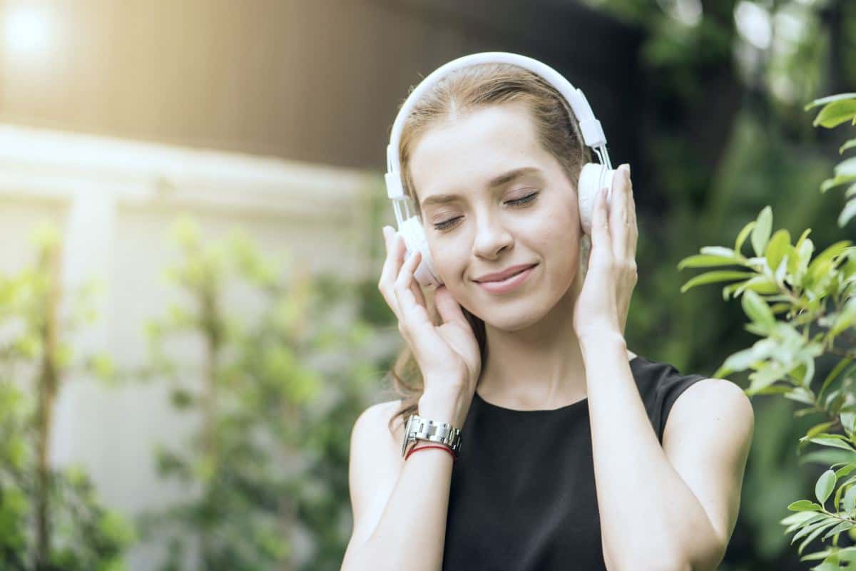 woman wearing headphones | The Best Android Apps | How To Use Them | most useful Android apps | must-have Android app