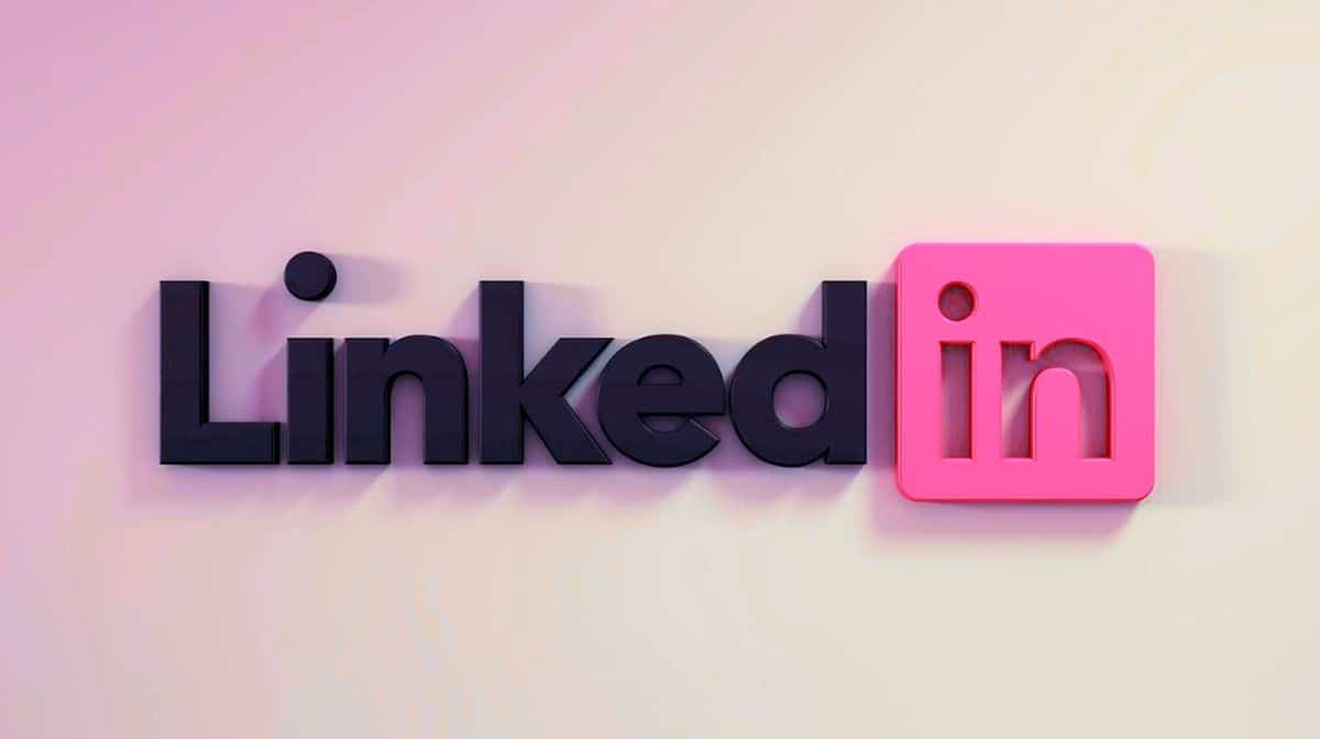 LinkedIn logo | Tools To Make Job Hunting A Little Easier