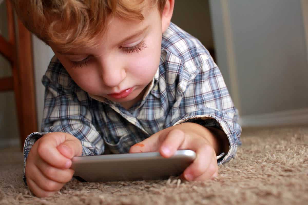 Human and kid | Reasons To Monitor Your Kid's Cell Phone Use