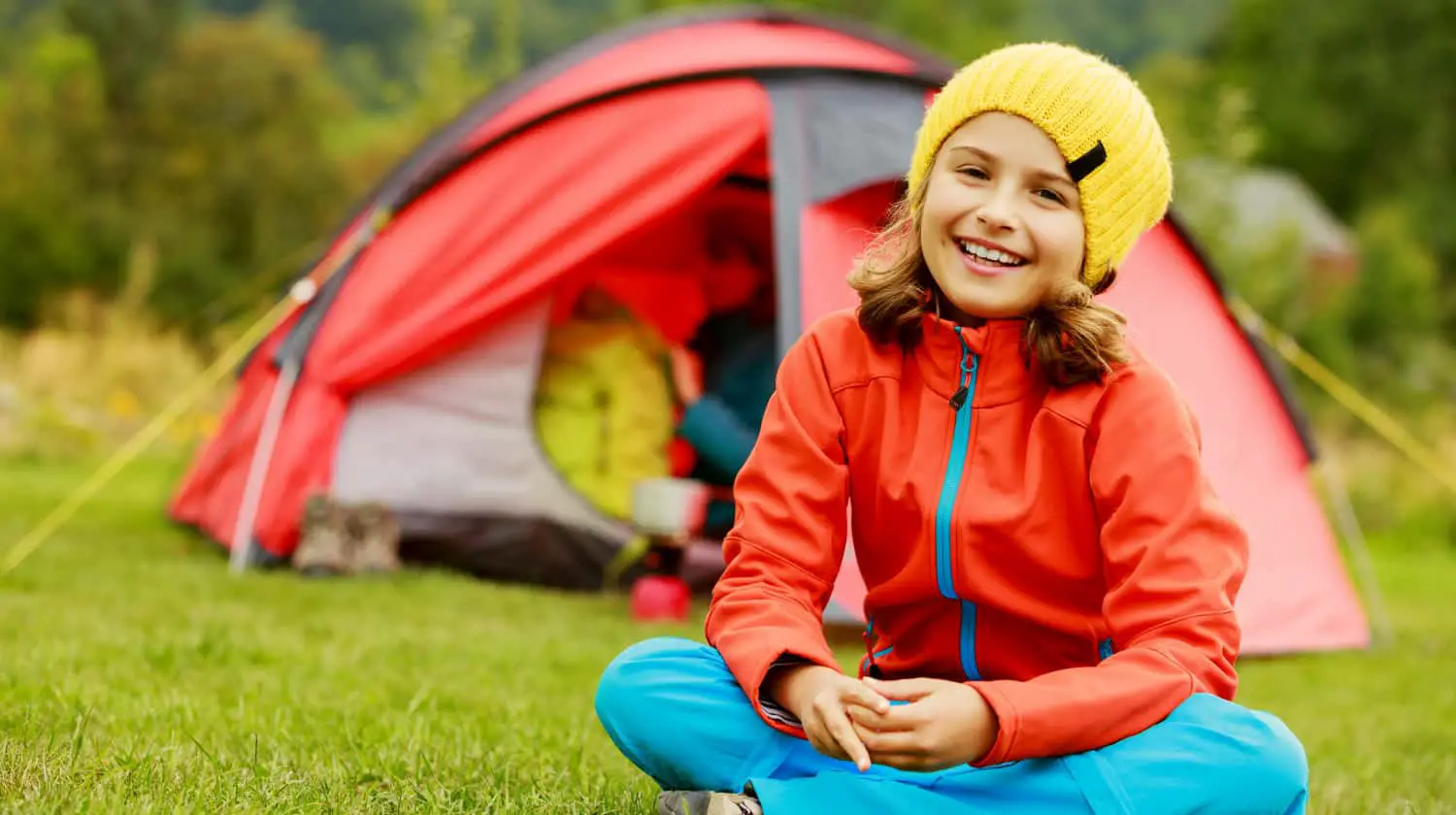 Featured | Camp in the tent - family on the camping | Best Kid's Camping Gear on Amazon (A Great Invest For Summer!)